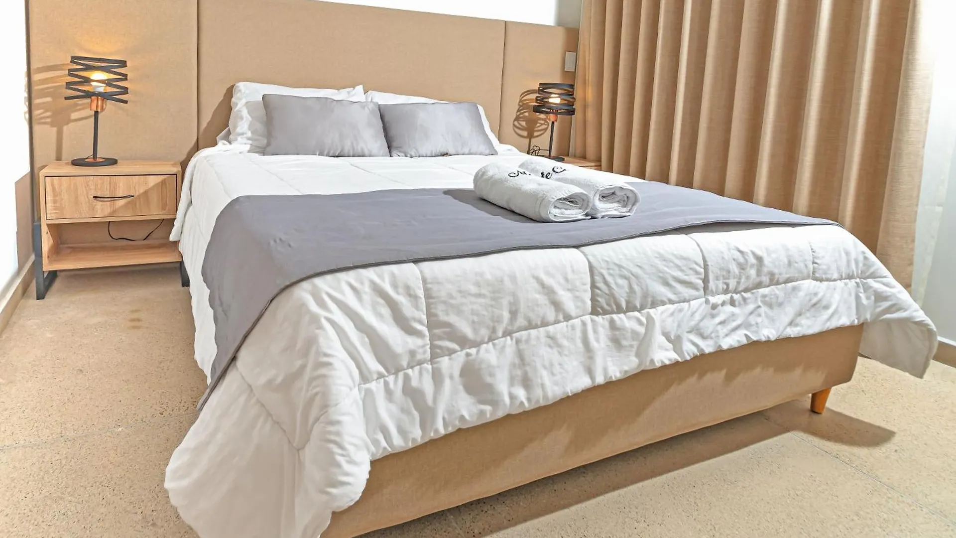 Apartamentos Montecarlo contacts